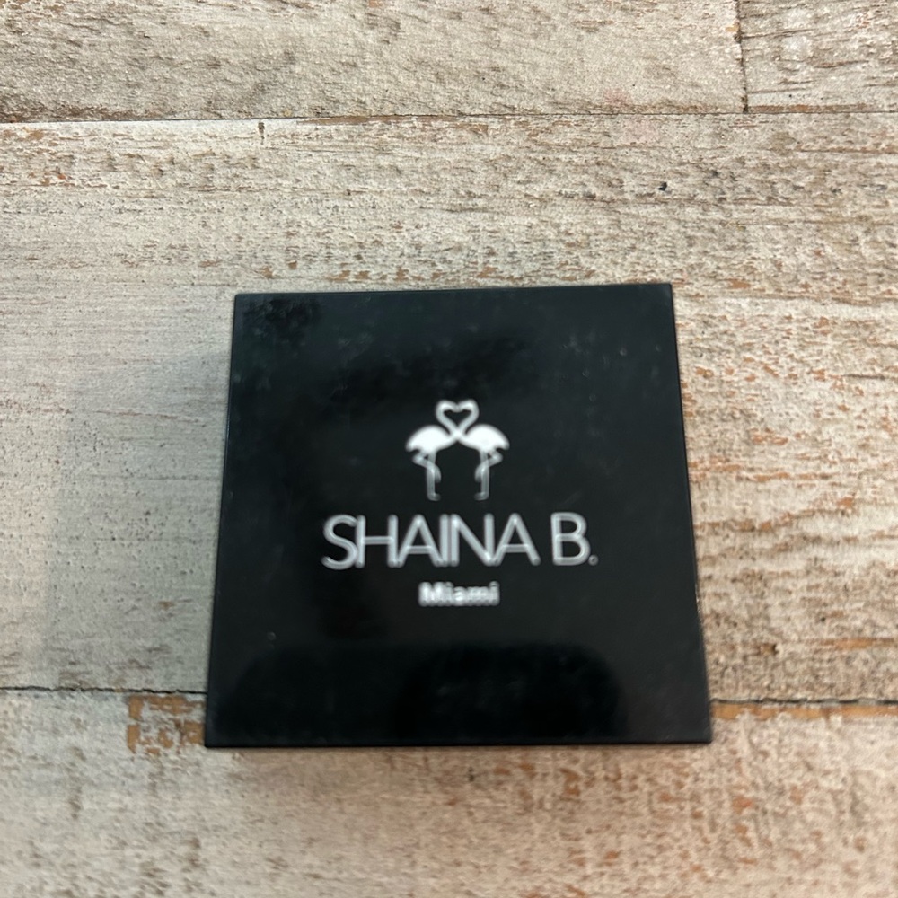 Shaina B. Miami Black Compact